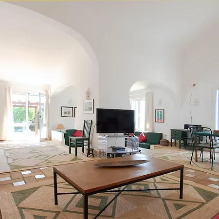Alfarrobeira Villa *