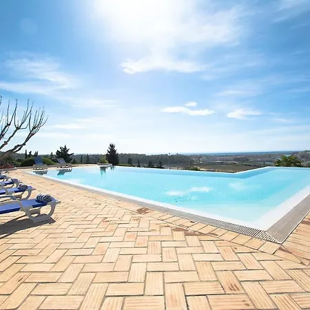Villa Alfarrobeira *